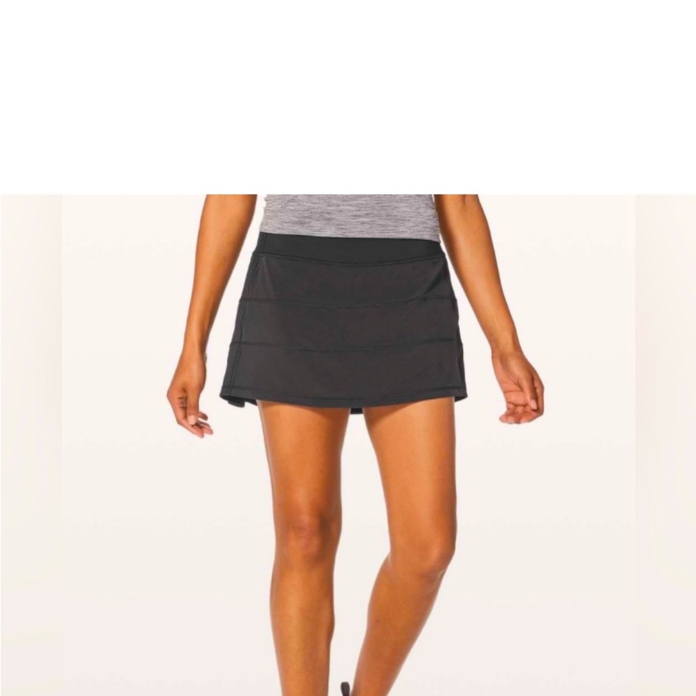 Lululemon pace rival mid rise skirt
NWT black size 8